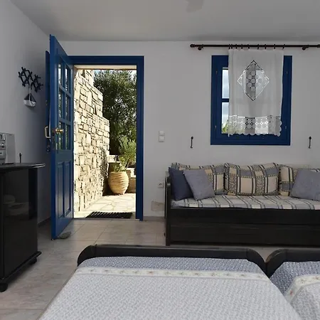 Sophia Paros - Beachfront At Lolantonis Willa