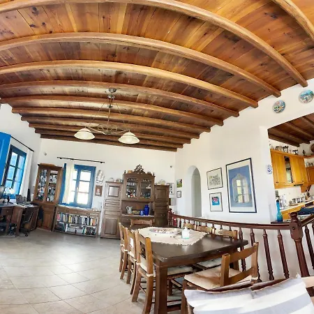 Willa Sophia Paros - Beachfront At Lolantonis *