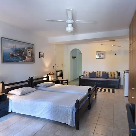 Willa Sophia Paros - Beachfront At Lolantonis