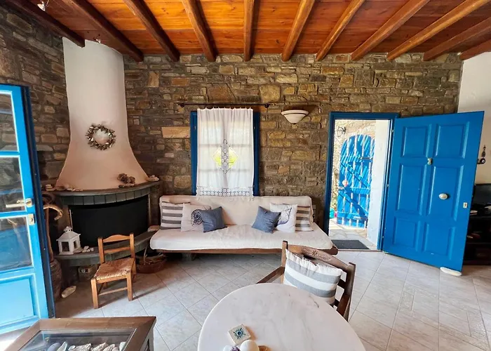 Вилла Sophia Paros - Beachfront At Lolantonis Дриос