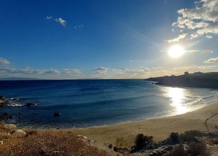 Вилла Sophia Paros - Beachfront At Lolantonis Дриос