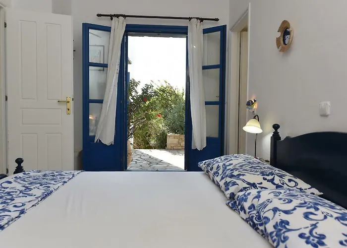 Sophia Paros - Beachfront At Lolantonis Дриос