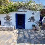 别墅 Sophia Paros - Beachfront At Lolantonis *